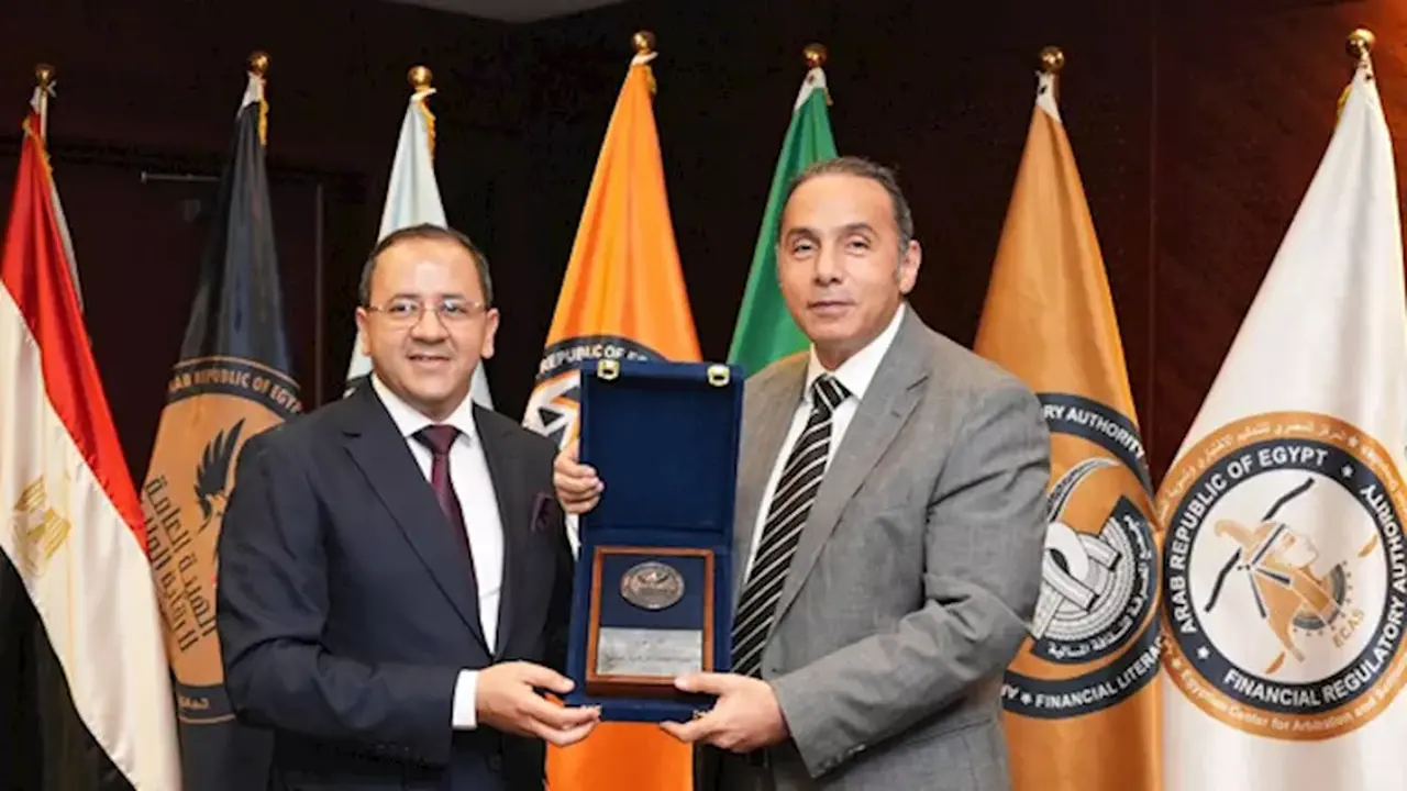 وفد لجنة تنظيم عمليات البورصة يزور الهيئة العامة للرقابة المالية